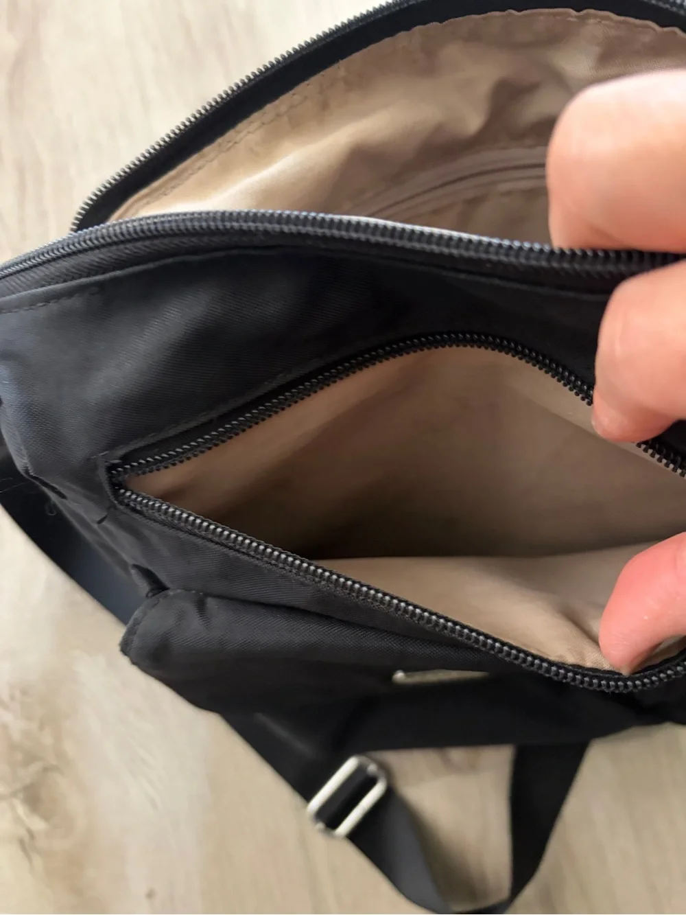 Baggallini Black Crossbody Shoulder Bag Everyday Travel Carry - Picture 8 of 10